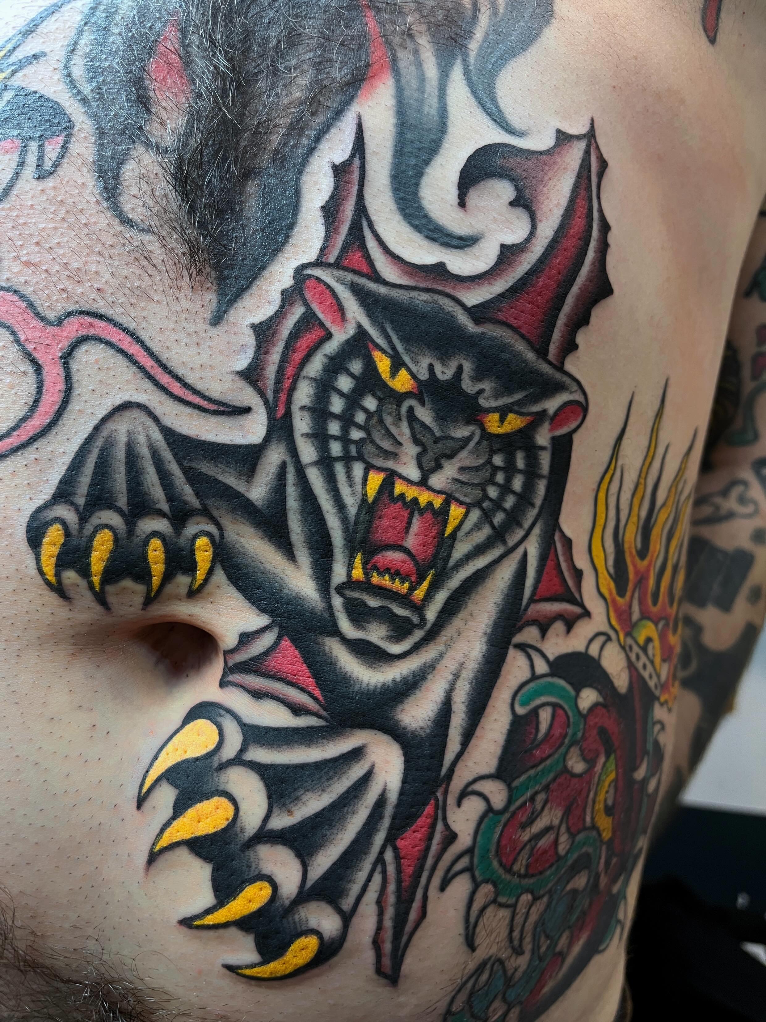 Panther reißt Haut